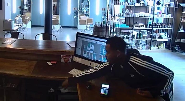 Printers Row salon robbed while stylist cut hair Printers Row salon robbed while stylist cut hair