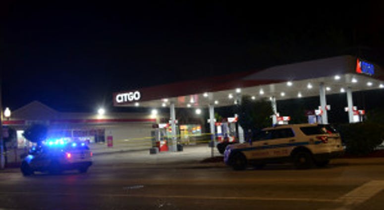 Police investigate a shooting about 11:45 p.m. Friday, August 31, 2018 in the 800 block of West 59th St. in Chicago. Police investigate a shooting about 11:45 p.m. Friday, August 31, 2018 in the 800 block of West 59th St. in Chicago
