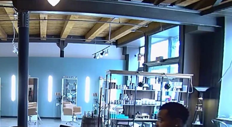 Printers Row salon robbed while stylist cut hair Printers Row salon robbed while stylist cut hair