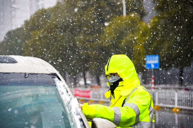 Worker, Snow