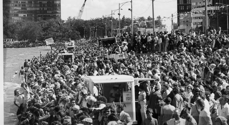 Crowd at Olive Park and Lake Shore Dr.