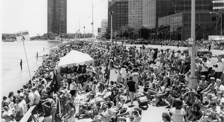 Crowd at Olive Park and Lake Shore Dr.