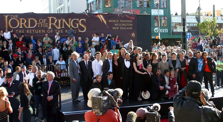 Lord of the Rings stars and crew gather with New Zealand Prime Minister Helen Clark (5th-R, grey shawl) and Mayor of Wellington City Kerry Prendergast (4th-R, red shawl) during the world premiere of the film, "Lord of the Rings - Return of the King" Lord of the Rings stars and crew gather with New Zealand Prime Minister Helen Clark (5th-R, grey shawl) and Mayor of Wellington City Kerry Prendergast (4th-R, red shawl) during the world premiere of the film, "Lord of the Rings - Return of the King"