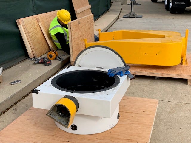 Wednesday marked a big day at the Alder Planetarium as a crane hoisted its giant telescope from its long-time home. Wednesday marked a big day at the Alder Planetarium as a crane hoisted its giant telescope from its long-time home.