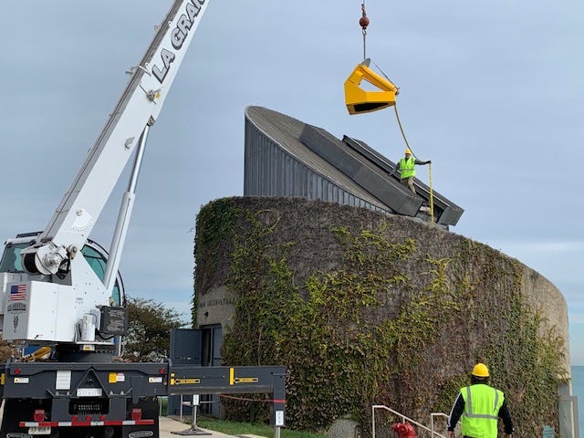 Wednesday marked a big day at the Alder Planetarium as a crane hoisted its giant telescope from its long-time home. Wednesday marked a big day at the Alder Planetarium as a crane hoisted its giant telescope from its long-time home.