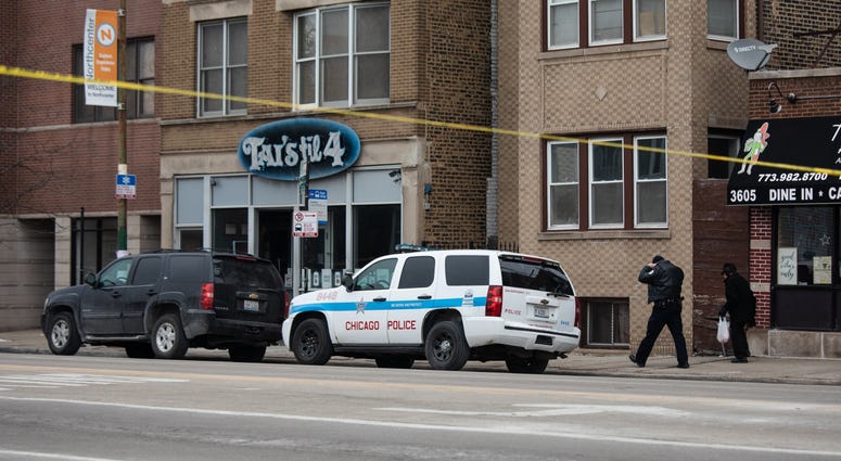 Chicago cops fatally shoot gunman after Lake View shooting near bar