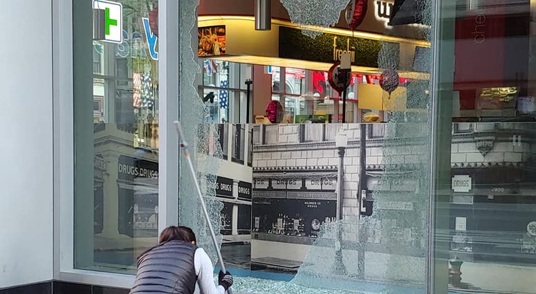 Residents, Business Owners Clean Up Downtown Chicago After Lootting