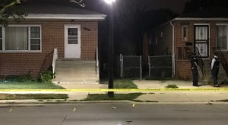 Police investigate a shooting early Sunday in the 11600 block of South Vincennes in Morgan Park, Chicago. | Tyler LaRiviere/Sun-Times Police investigate a shooting early Sunday in the 11600 block of South Vincennes in Morgan Park, Chicago. | Tyler LaRiviere/Sun-Times