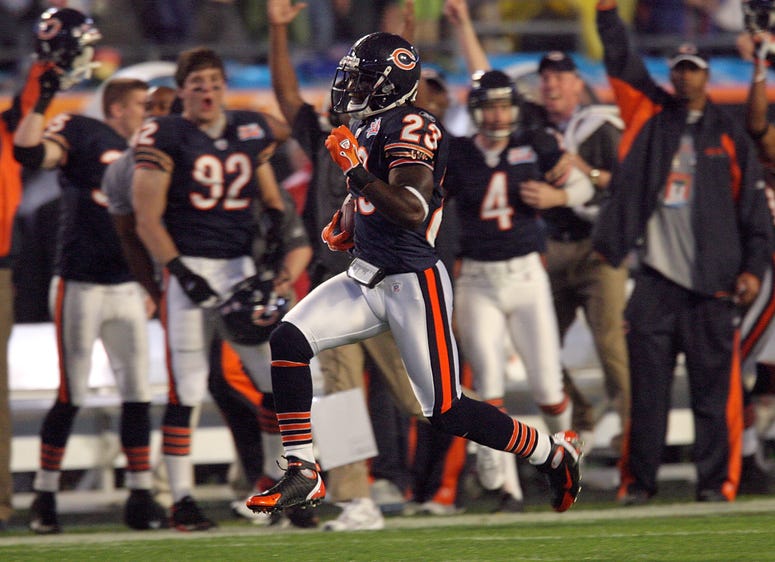 The Chicago Bears' Devin Hester (23) breaks away for a touchdown on the opening kickoff against the Indianapolis Colts in Super Bowl XLI in Miami, Florida, on Sunday, February 4, 2007.