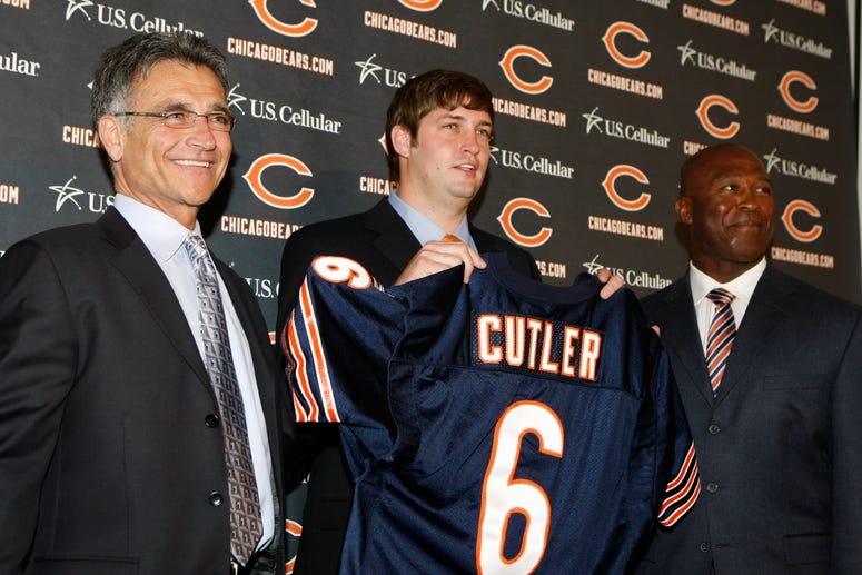 Chicago Bears general manager Jerry Angelo, left, and Bears head coach Lovie Smith, right, pose with Jay Cutler, who was introduced as the new quarterback for Chicago at a news conference on Friday, April 3, 2009