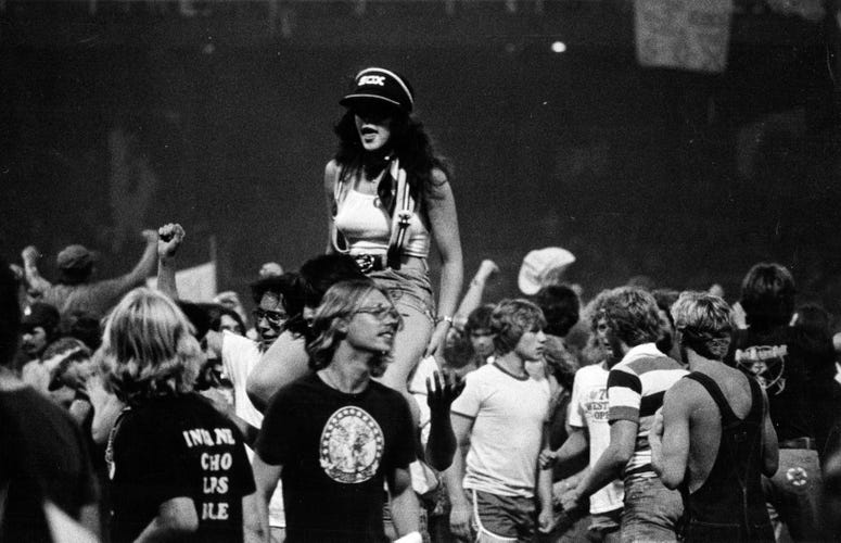 The evening got off to a bad start when 15,000 too many fans showed up at Comiskey Park and were unable to buy tickets on July 12, 1979. The evening got off to a bad start when 15,000 too many fans showed up at Comiskey Park and were unable to buy tickets on July 12, 1979.