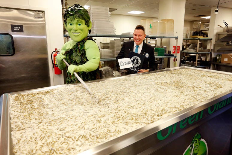Green Giant sets a new GUINNESS WORLD RECORDS title by cooking a 1,009 lb. green bean casserole that will be served to 3,000 New Yorkers in need through Citymeals on Wheels. Green Giant sets a new GUINNESS WORLD RECORDS title by cooking a 1,009 lb. green bean casserole that will be served to 3,000 New Yorkers in need through Citymeals on Wheels.