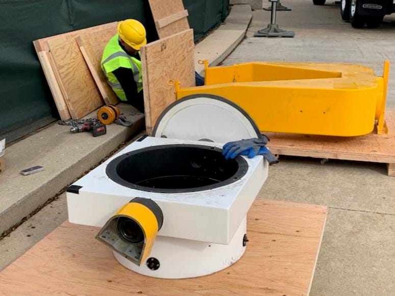 Wednesday marked a big day at the Alder Planetarium as a crane hoisted its giant telescope from its long-time home. Wednesday marked a big day at the Alder Planetarium as a crane hoisted its giant telescope from its long-time home.