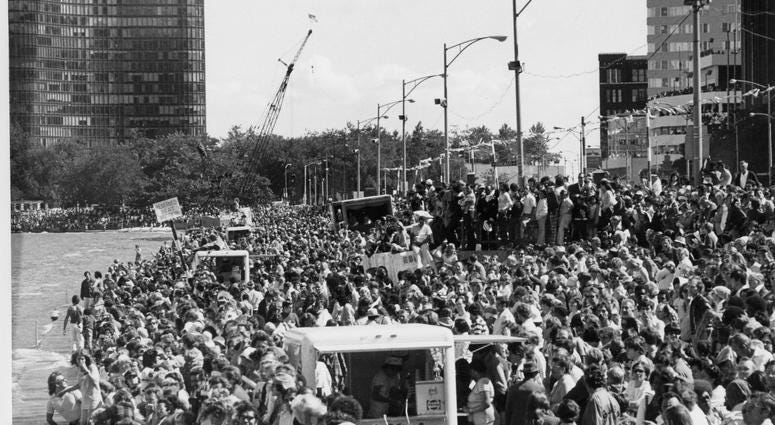 Crowd at Olive Park and Lake Shore Dr.