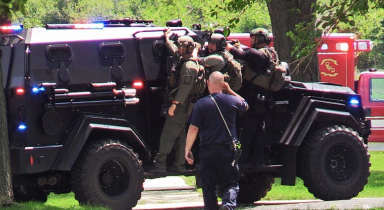 Police find dead man in barricaded Oak Lawn apartment Police find dead man in barricaded Oak Lawn apartment