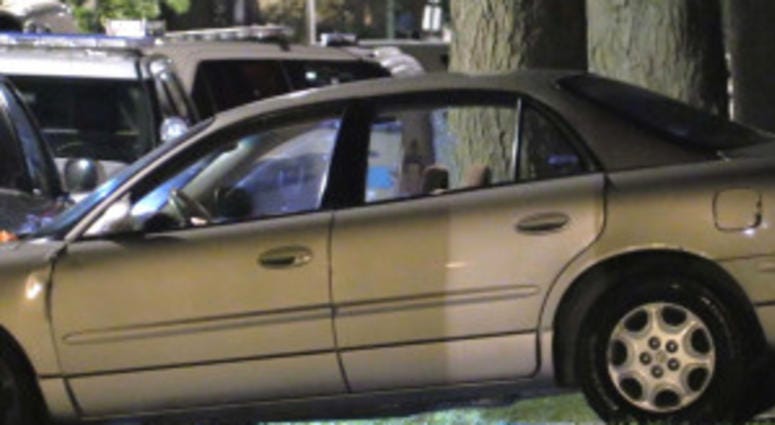 Police investigate a shooting about 3:45 a.m. Sunday, October 21, 2018 in the 100 block of North Lockwood Avaenue in Chicago. | Justin Jackson/ Sun-Times Police investigate a shooting about 3:45 a.m. Sunday, October 21, 2018 in the 100 block of North Lockwood Avaenue in Chicago. | Justin Jackson/ Sun-Times