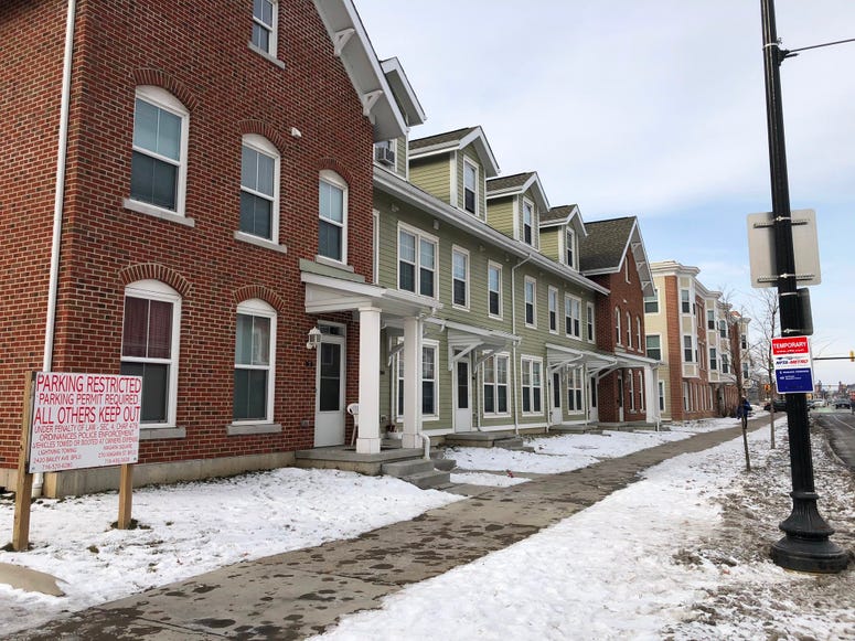 Homes along Niagara Street next to the former Shoreline Apartments. January 22, 2020 (WBEN Photo/Mike Baggerman) Homes along Niagara Street next to the former Shoreline Apartments. January 22, 2020 (WBEN Photo/Mike Baggerman)
