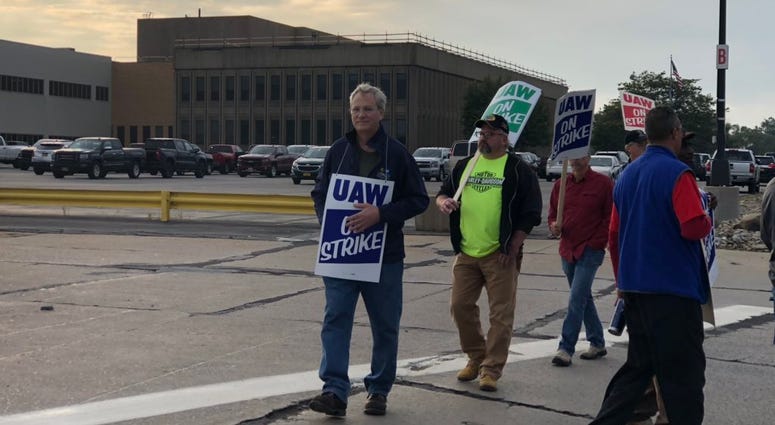 UAW Workers strike at the Tonawanda Engine Plant. September 16, 2019 (WBEN Photo/Mike Baggerman)