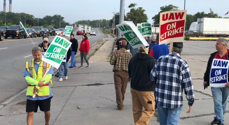 UAW Workers strike at the Tonawanda Engine Plant. September 16, 2019 (WBEN Photo/Mike Baggerman)