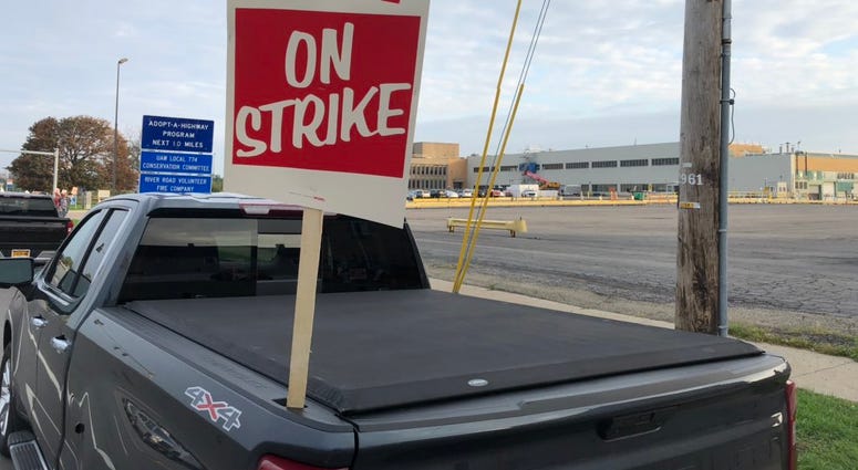 UAW Workers strike at the Tonawanda Engine Plant. September 16, 2019 (WBEN Photo/Mike Baggerman)