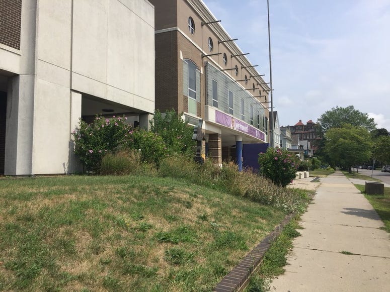A vacant Women & Children's Hospital on Bryant Street. August 7, 2018 (WBEN Photo/Mike Baggerman)