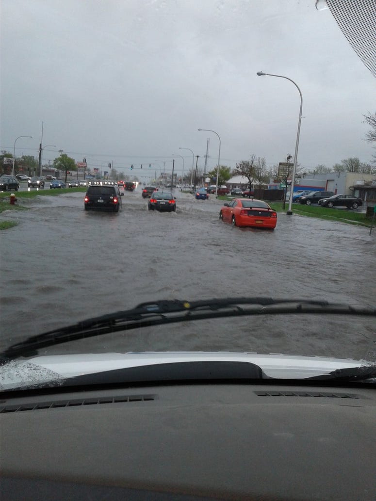 Flooding on Sheridan Drive (Photo: @BauerleBellavia)