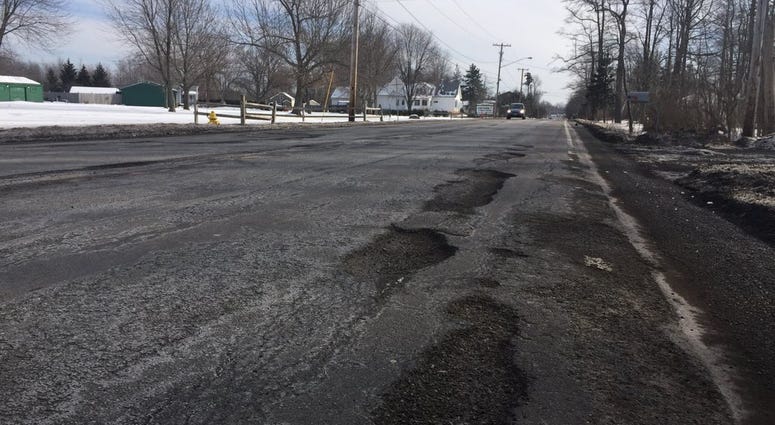 Lakeview Road in Hamburg (WBEN Photo/Mike Baggerman)