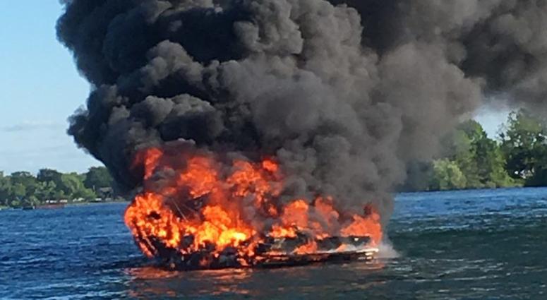 Boat fire on the Niagara River Boat fire on the Niagara River