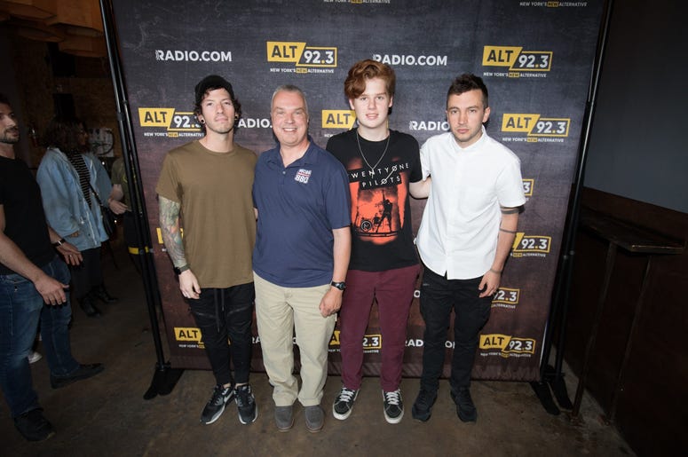 twenty one pilots meets fans during ALT 92.3 & RADIO.COM's Storytellers Performance