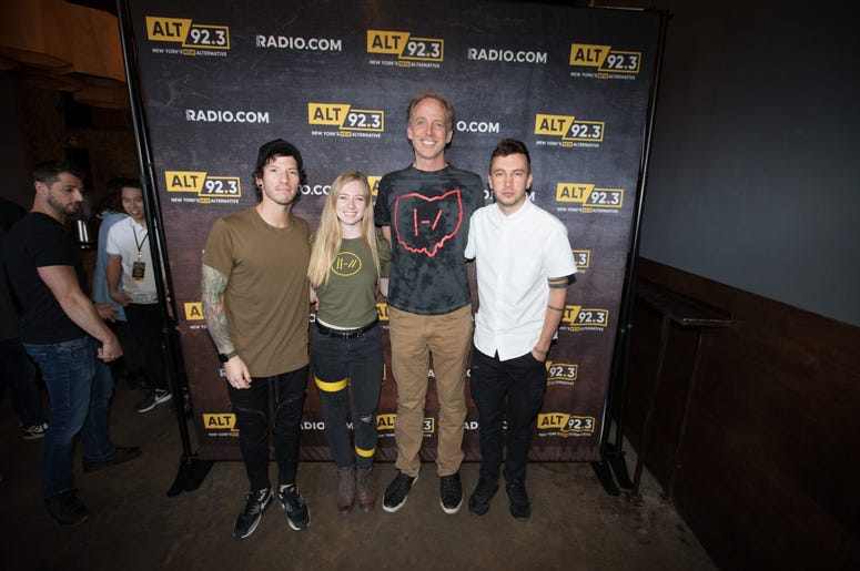 twenty one pilots meets fans during ALT 92.3 & RADIO.COM's Storytellers Performance