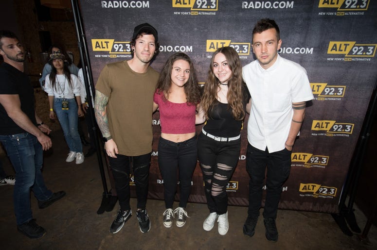 twenty one pilots meets fans during ALT 92.3 & RADIO.COM's Storytellers Performance