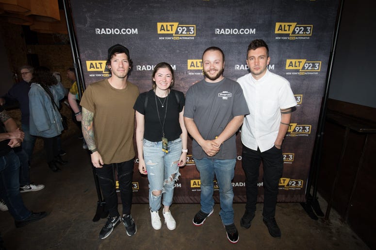 twenty one pilots meets fans during ALT 92.3 & RADIO.COM's Storytellers Performance