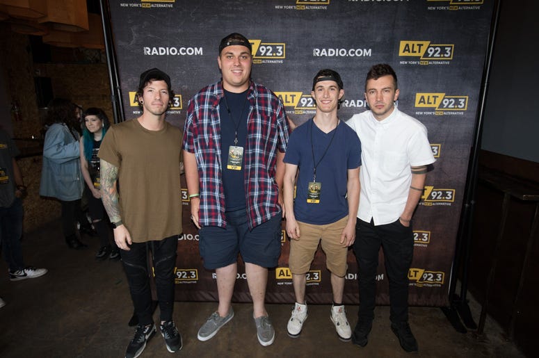 twenty one pilots meets fans during ALT 92.3 & RADIO.COM's Storytellers Performance