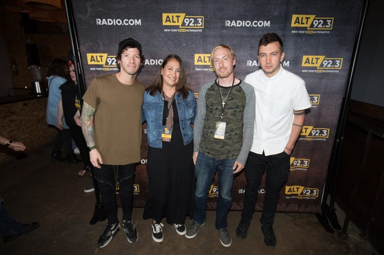 twenty one pilots meets fans during ALT 92.3 & RADIO.COM's Storytellers Performance