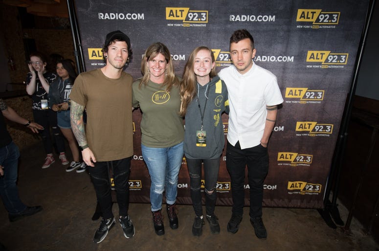 twenty one pilots meets fans during ALT 92.3 & RADIO.COM's Storytellers Performance