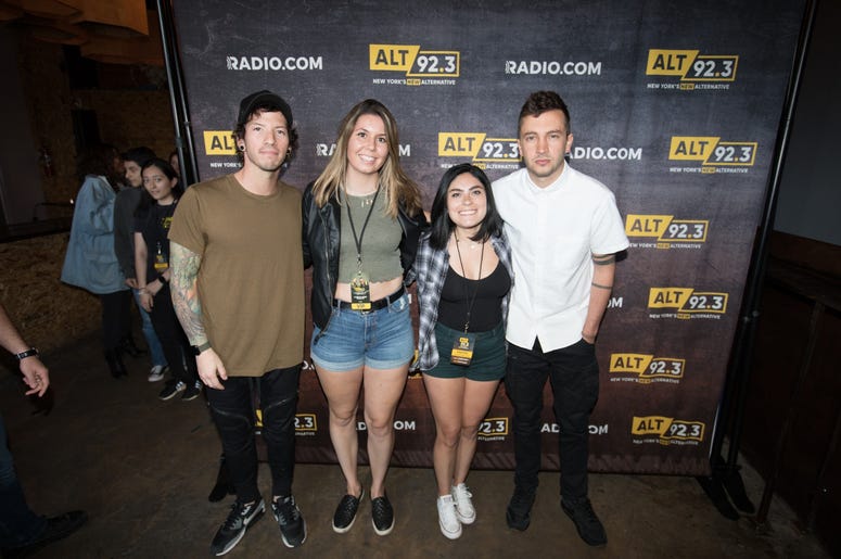 twenty one pilots meets fans during ALT 92.3 & RADIO.COM's Storytellers Performance