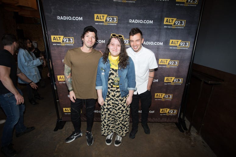 twenty one pilots meets fans during ALT 92.3 & RADIO.COM's Storytellers Performance