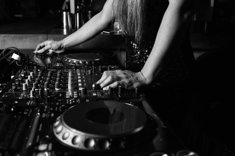 Female DJ Female DJ