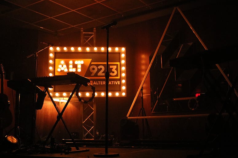 Shaed Perform at ALT 92.3 Pop Up Sessions
