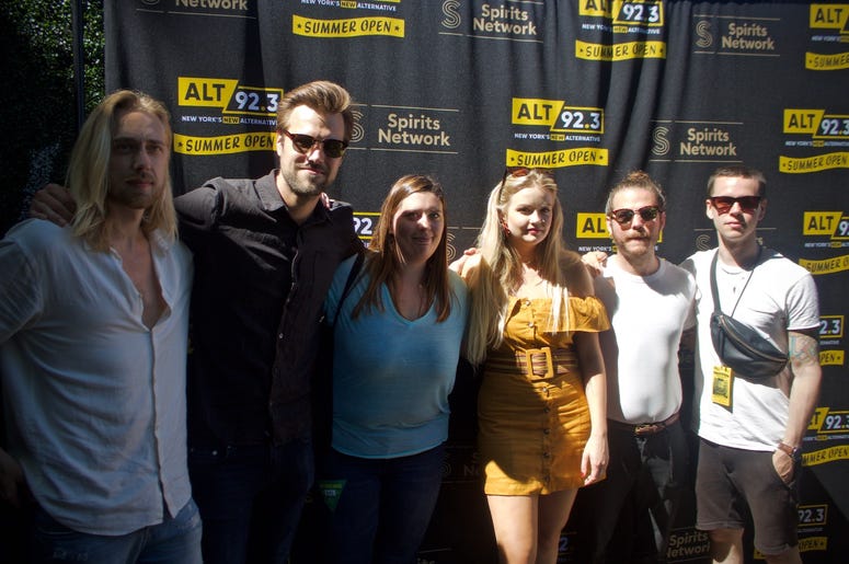 Smith & Thell Meet Fans at ALT 92.3 Summer Open Set 2