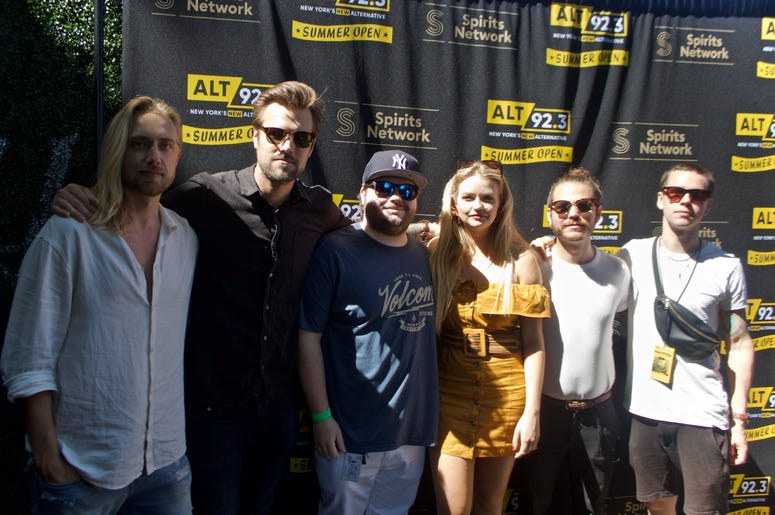 Smith & Thell Meet Fans at ALT 92.3 Summer Open Set 2