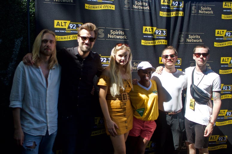 Smith & Thell Meet Fans at ALT 92.3 Summer Open Set 2