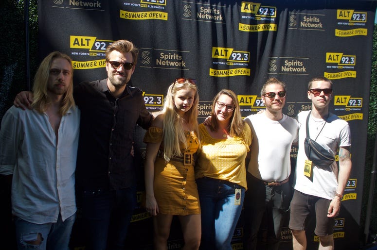 Smith & Thell Meet Fans at ALT 92.3 Summer Open Set 2