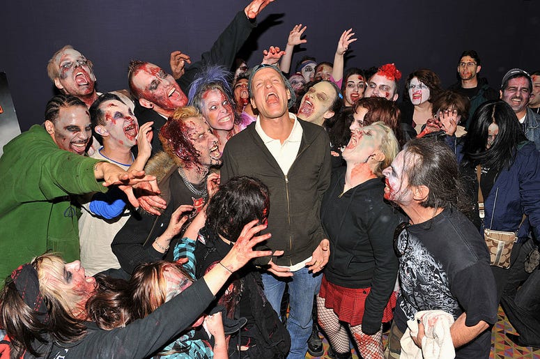 Woody Harrelson with Zombies Woody Harrelson with Zombies