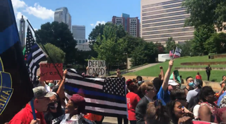 Black Lives Matter vs Blue Lives Matter