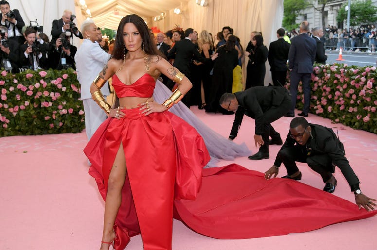 Halsey attends The 2019 Met Gala Celebrating Camp: Notes on Fashion at Metropolitan Museum of Art on May 06, 2019 in New York City Halsey attends The 2019 Met Gala Celebrating Camp: Notes on Fashion at Metropolitan Museum of Art on May 06, 2019 in New York City