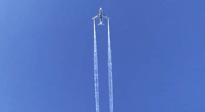 n this photo from video, Delta Air Lines Flight 89 to Shanghai, China dumps fuel over Los Angeles before returning to Los Angeles International Airport for an emergency landing Tuesday, Jan. 14, 2020. Aircraft Fuel Dump LA