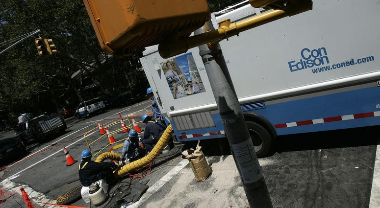 Technicians with Con Edison work on restoring power along Skillman Avenue July 24, 2006 in the Queens borough of New York City. Con Edison