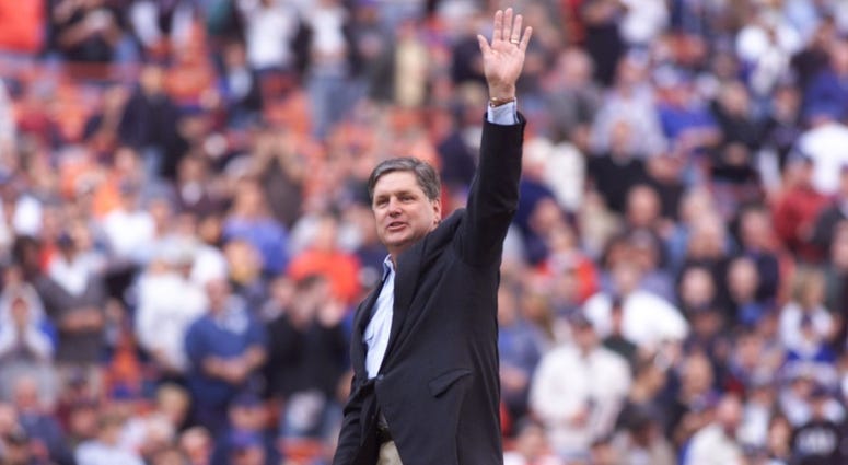 Tom Seaver waives to the crowd before throwing out the ceremonial first pitch of Game 3 of NL Division Series against the San Francisco Giants on Oct. 7, 2000. Tom Seaver