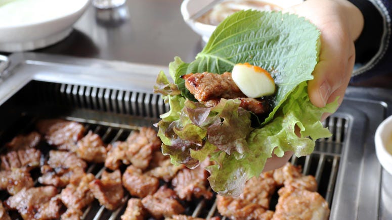 Eating pork ribs with vegetables